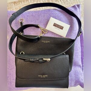 Henri Bendel Elegant Black Duet Small
Crossbody